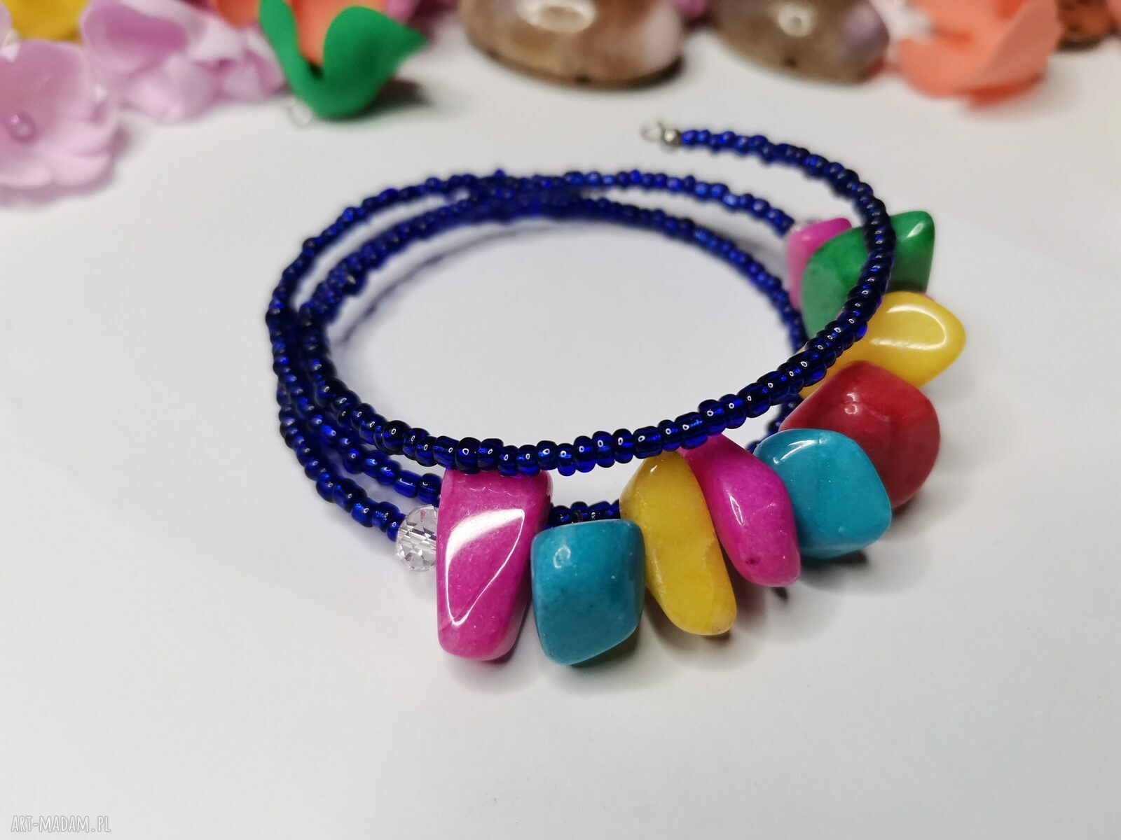 Boho bransoletka uniwersalna na drucie pamięciowym - pompony i frędzle