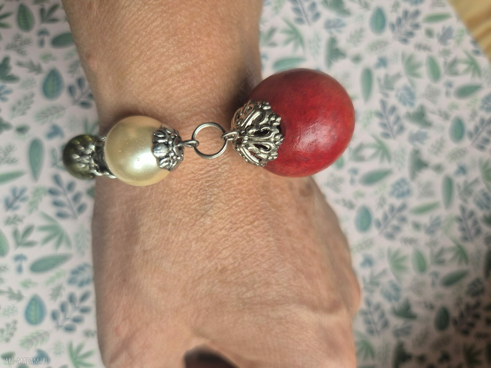 Bransoletka boho uniwersalna z frędzlami i pomponami (handmade)