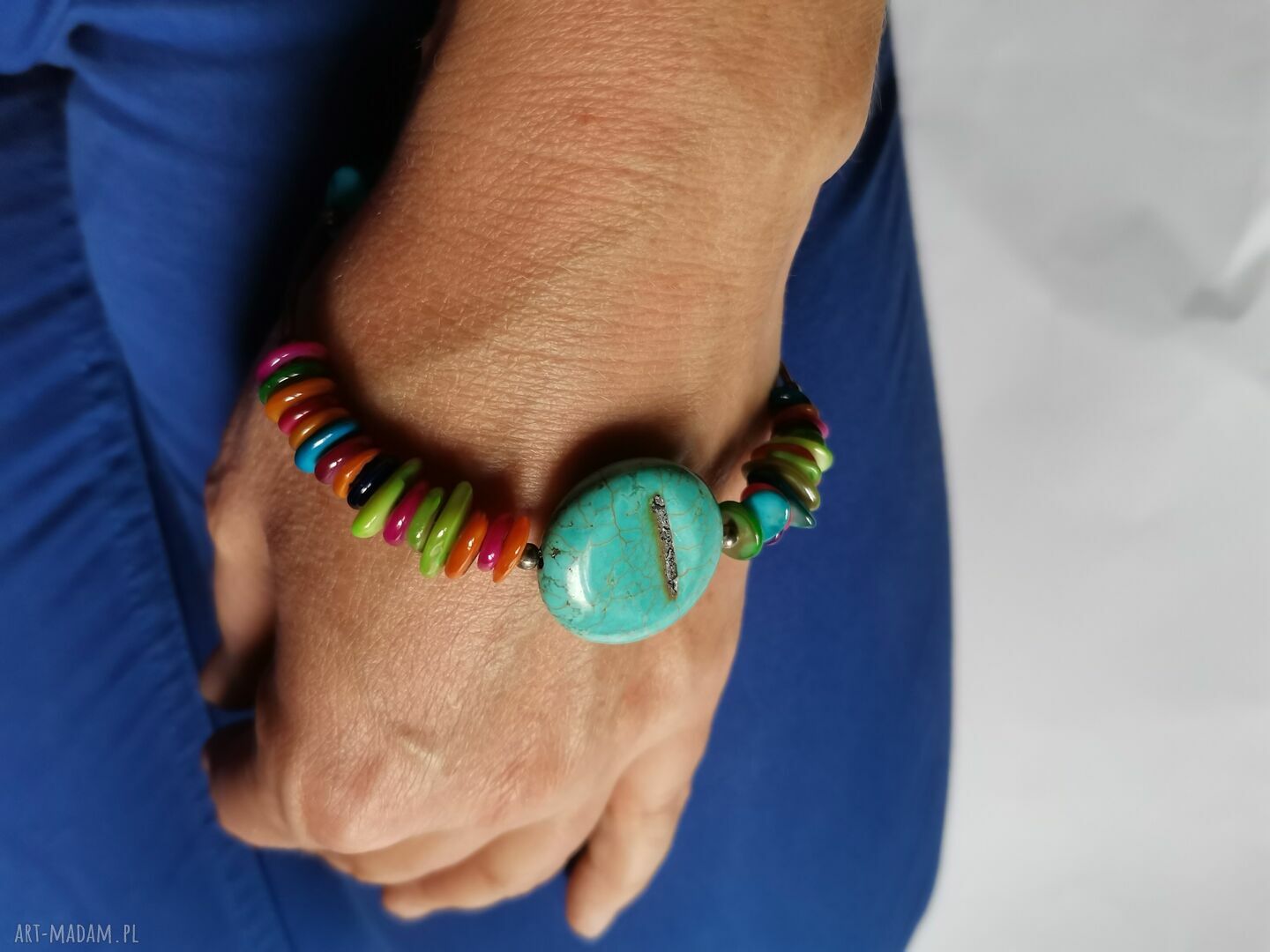 Bransoletka uniwersalna z turkusem i muszlami w stylu boho