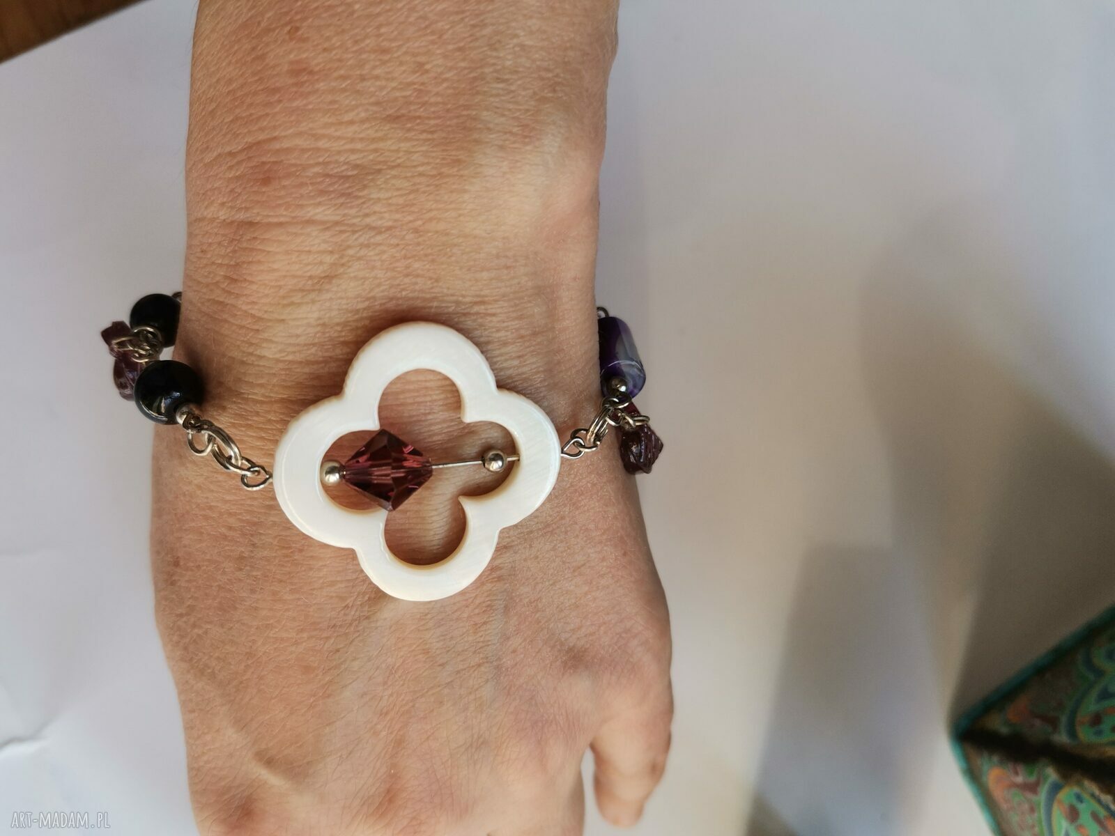 Bransoletka uniwersalna z masą perłową w stylu boho