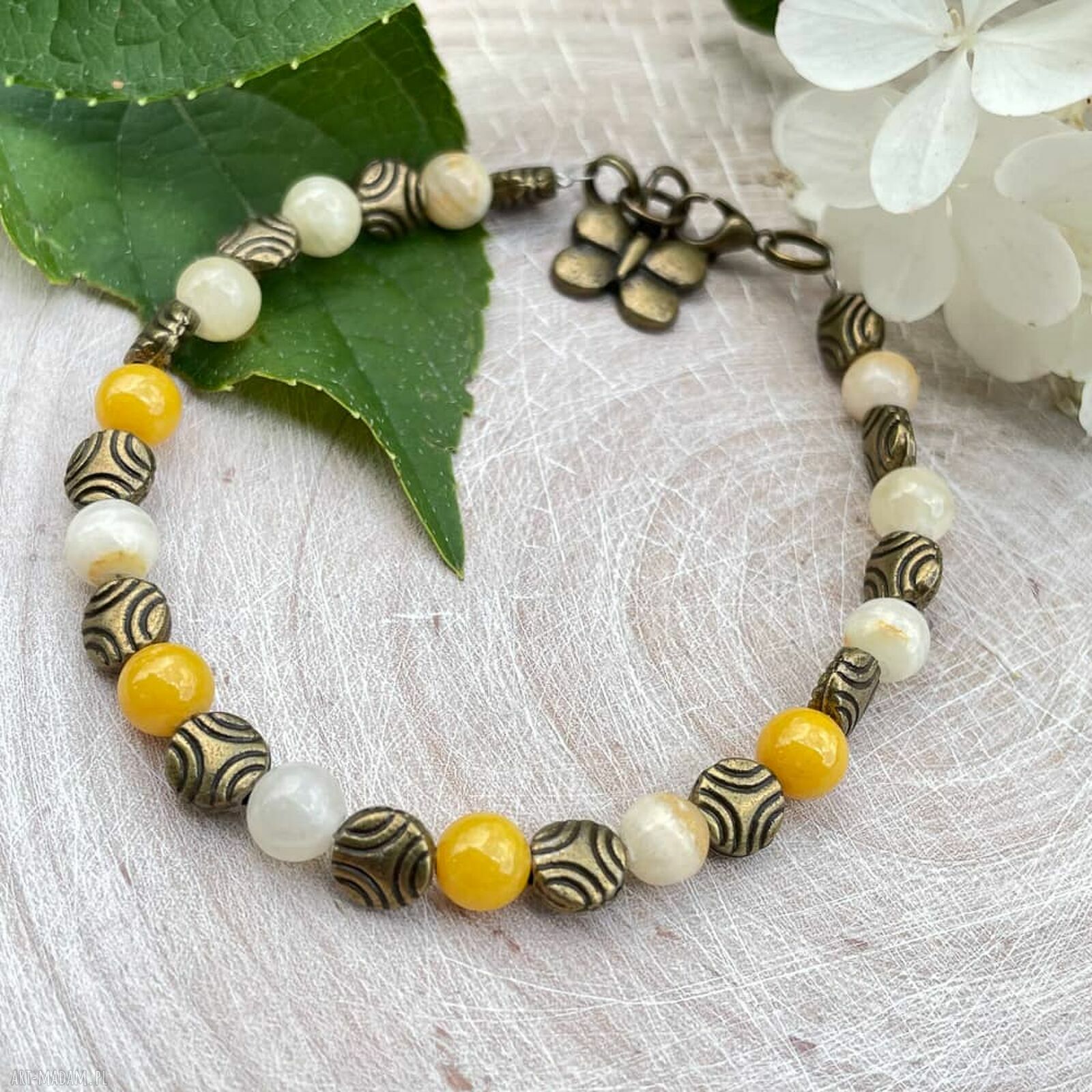 Bransoletka w stylu vintage z jadeitem i motylem