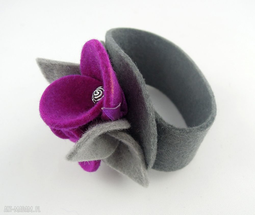 Bransoletka z filcu Bratki w Kolorze Fuksji w Szarościach Hand Made