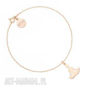 bransoletka z joginką w pozycji kwiatu lotosu z różowego