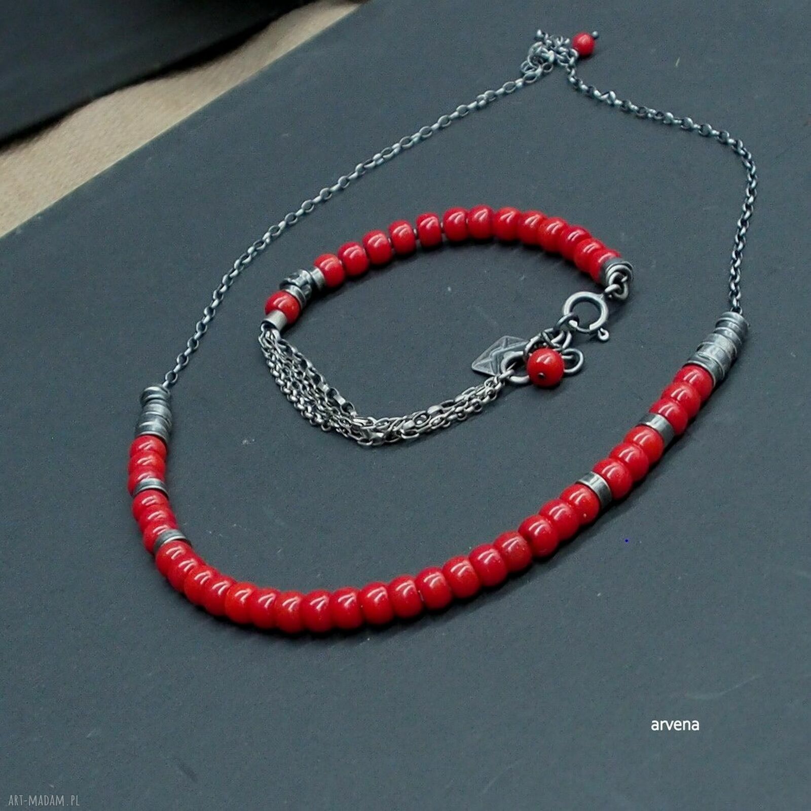 Bransoletka z korala czerwonego 030 - srebro oksydowane pr. 925, regulowana 16,5-18,5 cm
