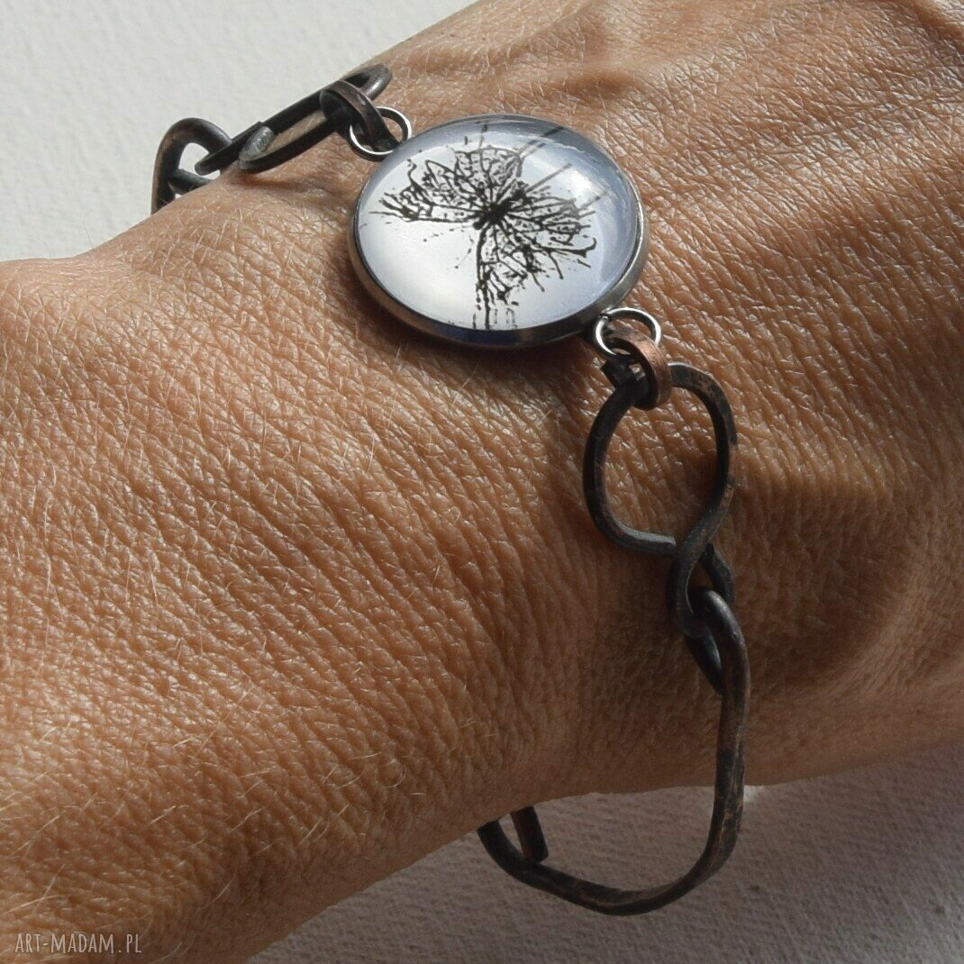 Bransoletka handmade z kutej oksydowanej miedzi - motyl w stylu Natura