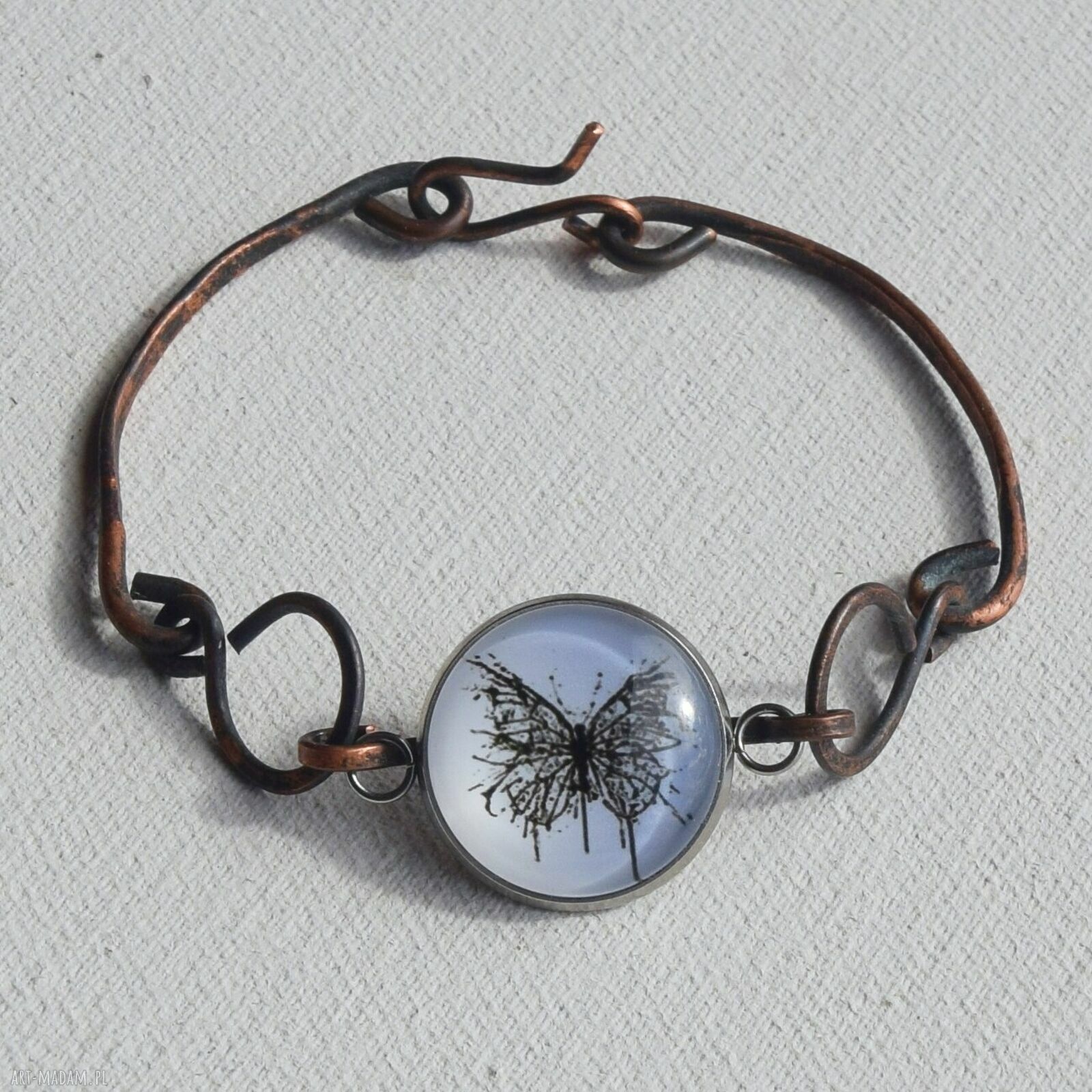 Bransoletka handmade z kutej oksydowanej miedzi - motyl w stylu Natura