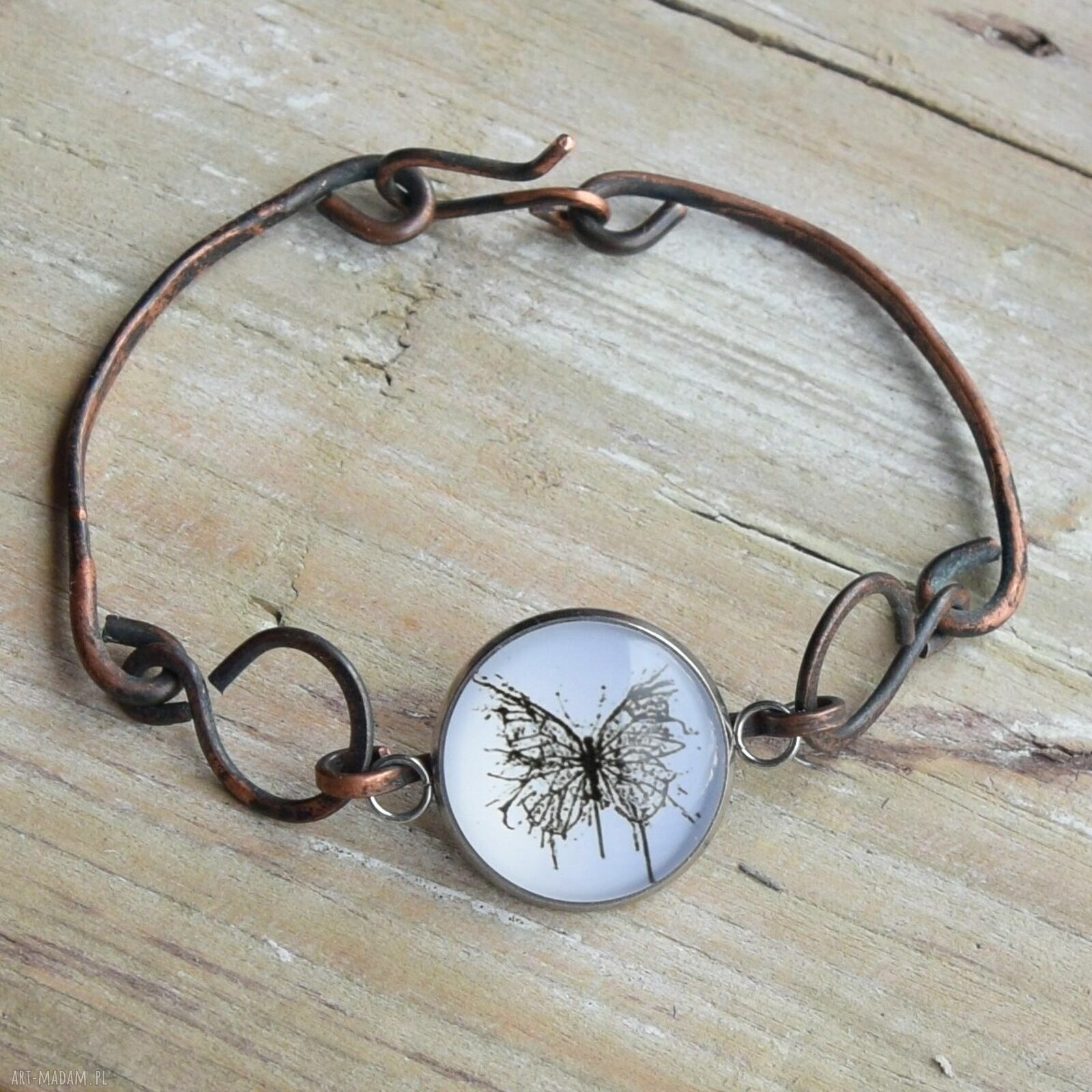 Bransoletka handmade z kutej oksydowanej miedzi - motyl w stylu Natura
