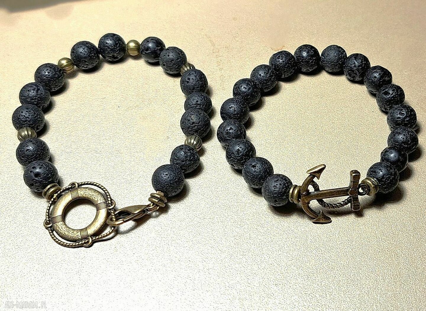 Bransoletka z lawy wulkanicznej z kołem ratunkowym - unisex handmade