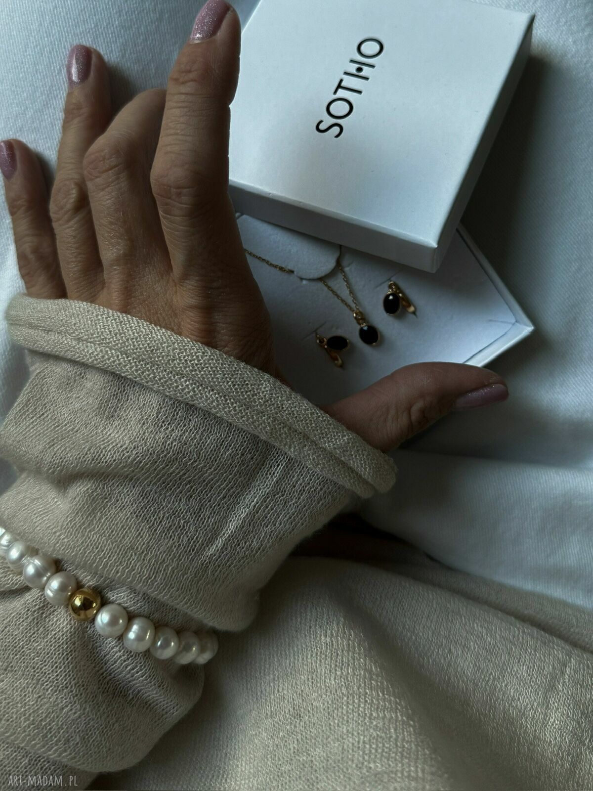 bransoletki: Bransoletka z różowego złota z pereł naturalnych z kulką Autorskie