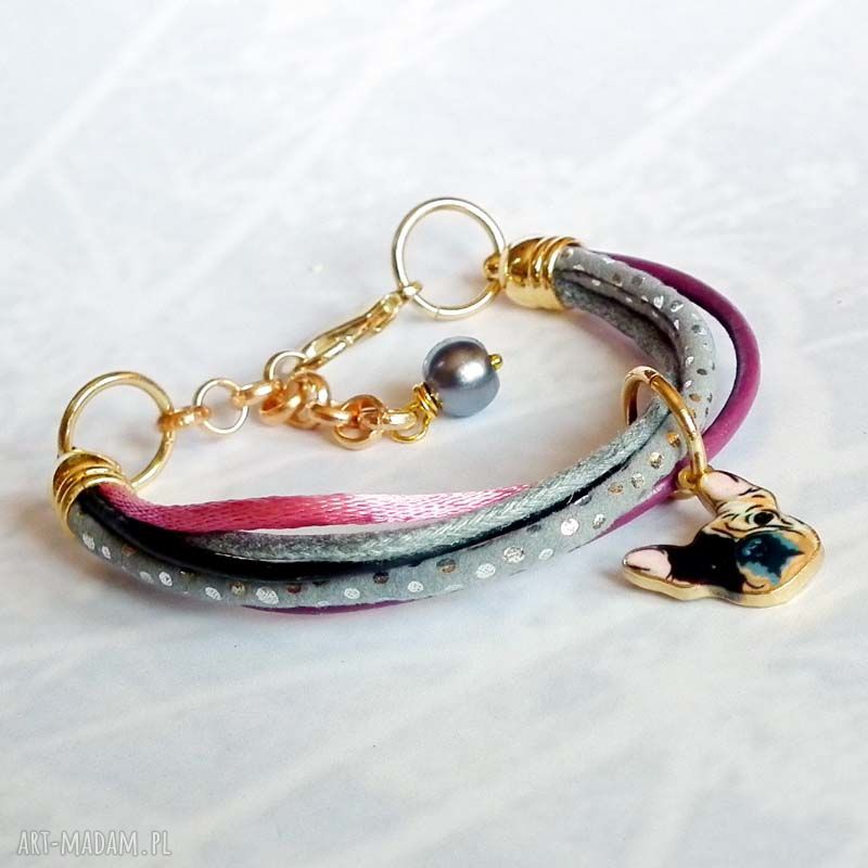 Bransoletka handmade z zawieszką - buldog buldożek