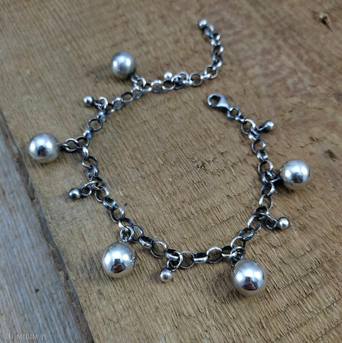 Bransoletka z zawieszkami Irart - gładkie kule ze srebra 925