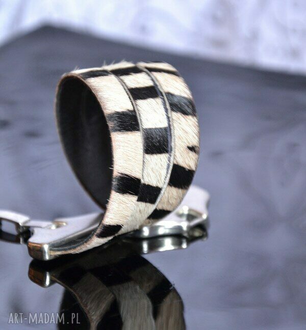 Bransoletka ze skórki cielęcej zebra - czarno-biała biżuteria handmade