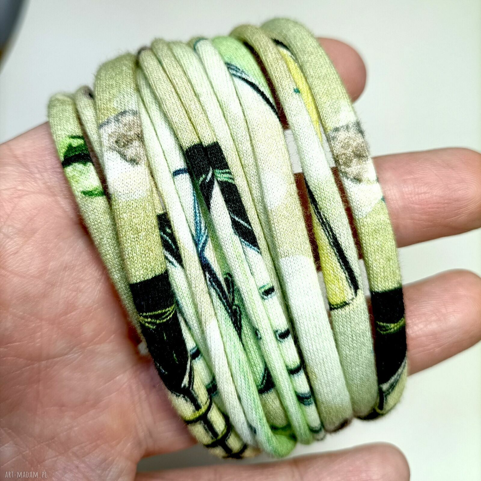 Szeroka bransoletka boho z bawełnianej dzianiny w kolorze oliwki (eco, zero waste)