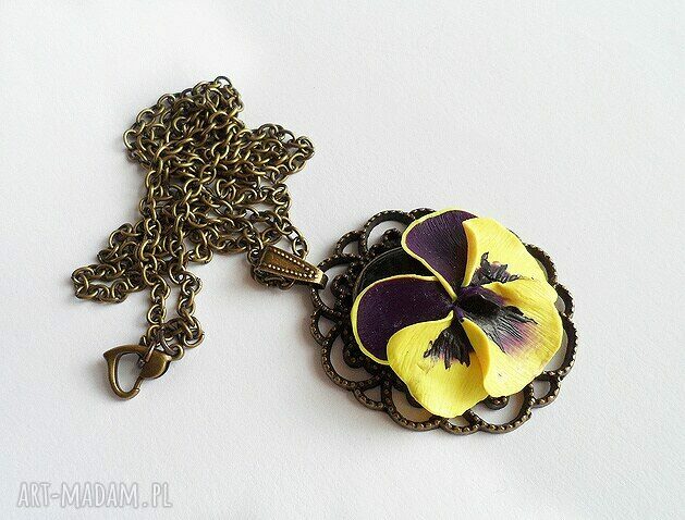 Bratki - naszyjnik handmade z kwiatem w kolorze starego złota