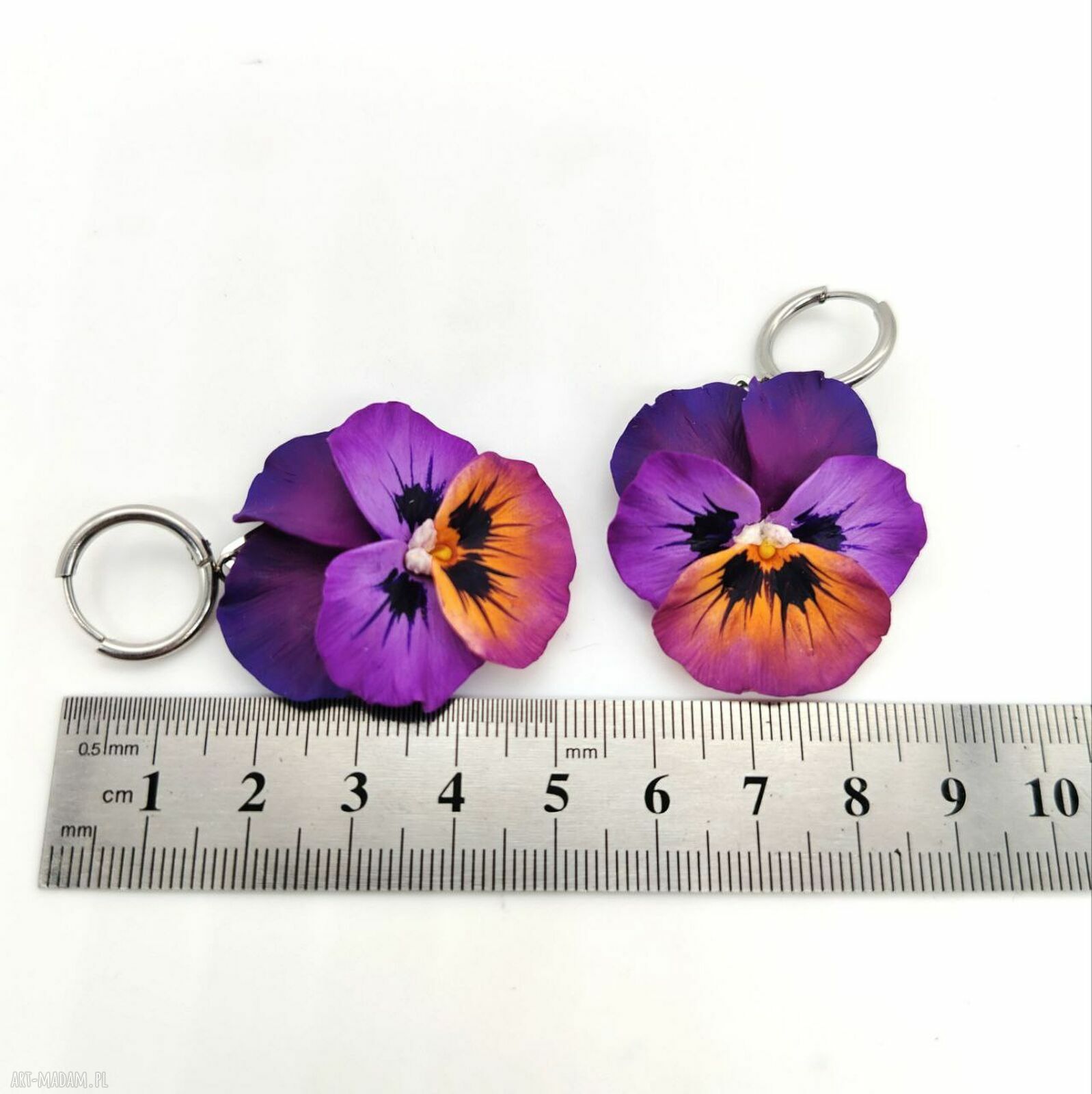 Fioletowe bratki na sztyftach - kolczyki z gliny polimerowej, handmade