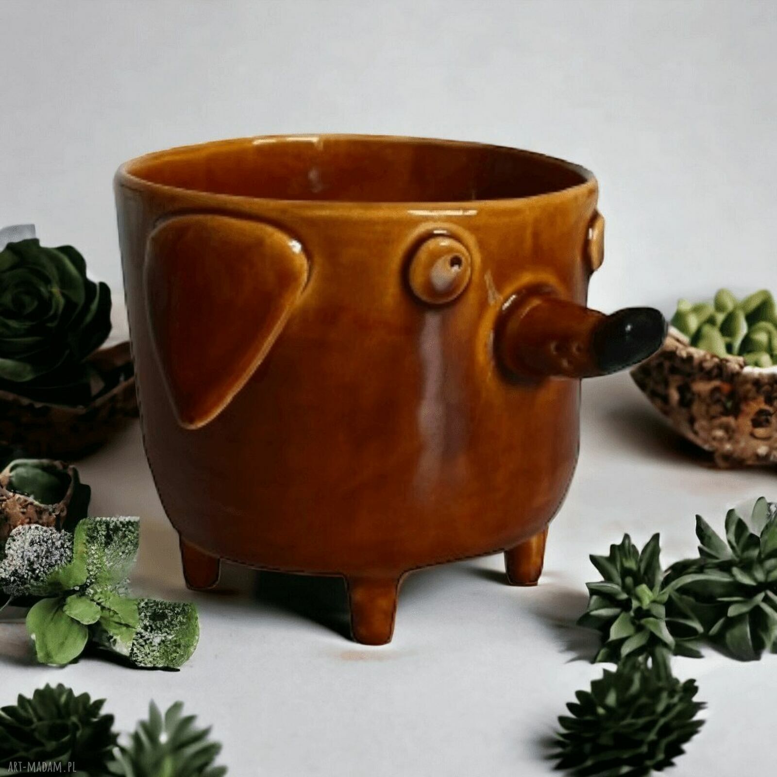 Brązowa doniczka ceramiczna Pies Azorek - osłonka na prezent od Lamabo Ceramics
