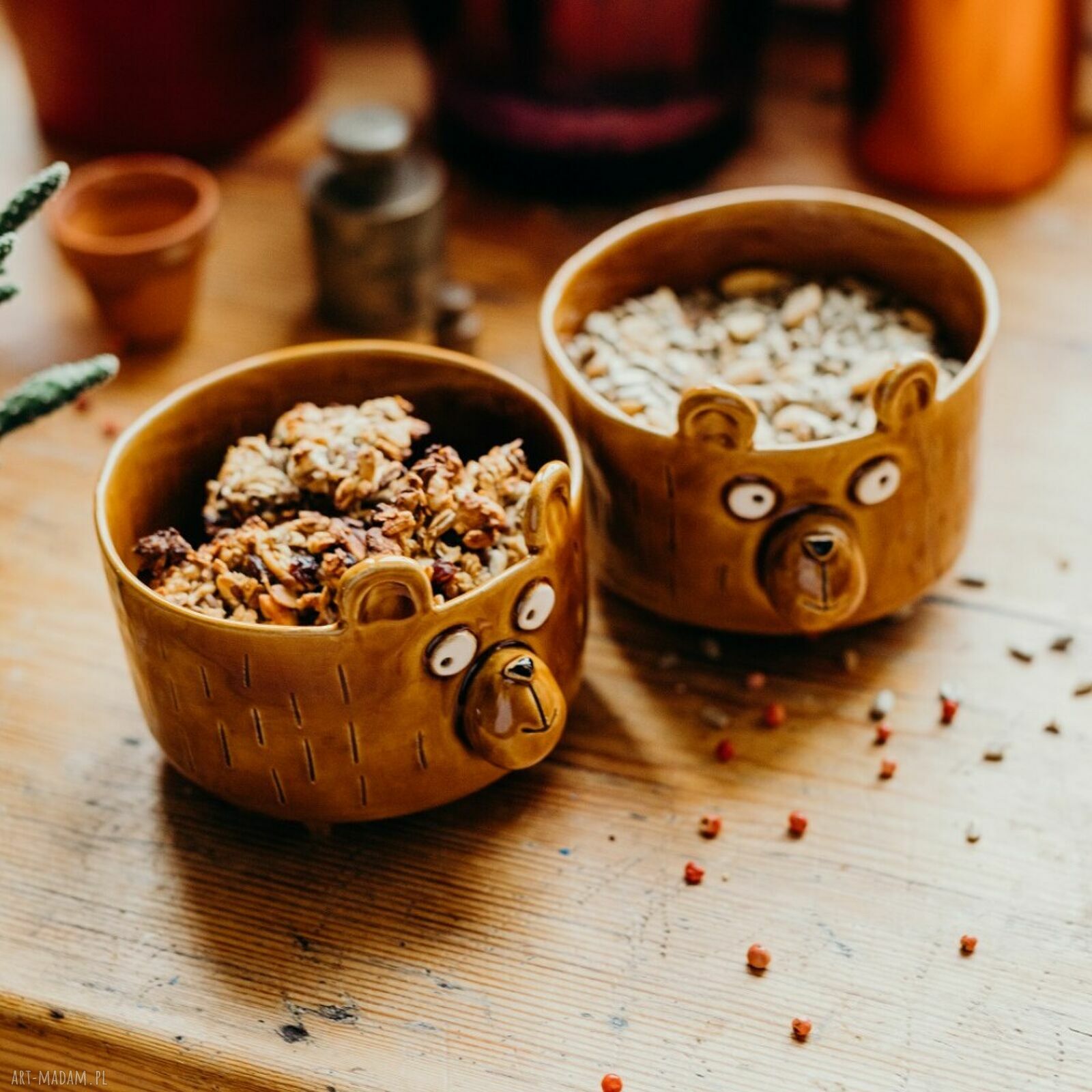 Brązowa miseczka ceramiczna z niedźwiedziem - polskie rękodzieło Lamabo Ceramics