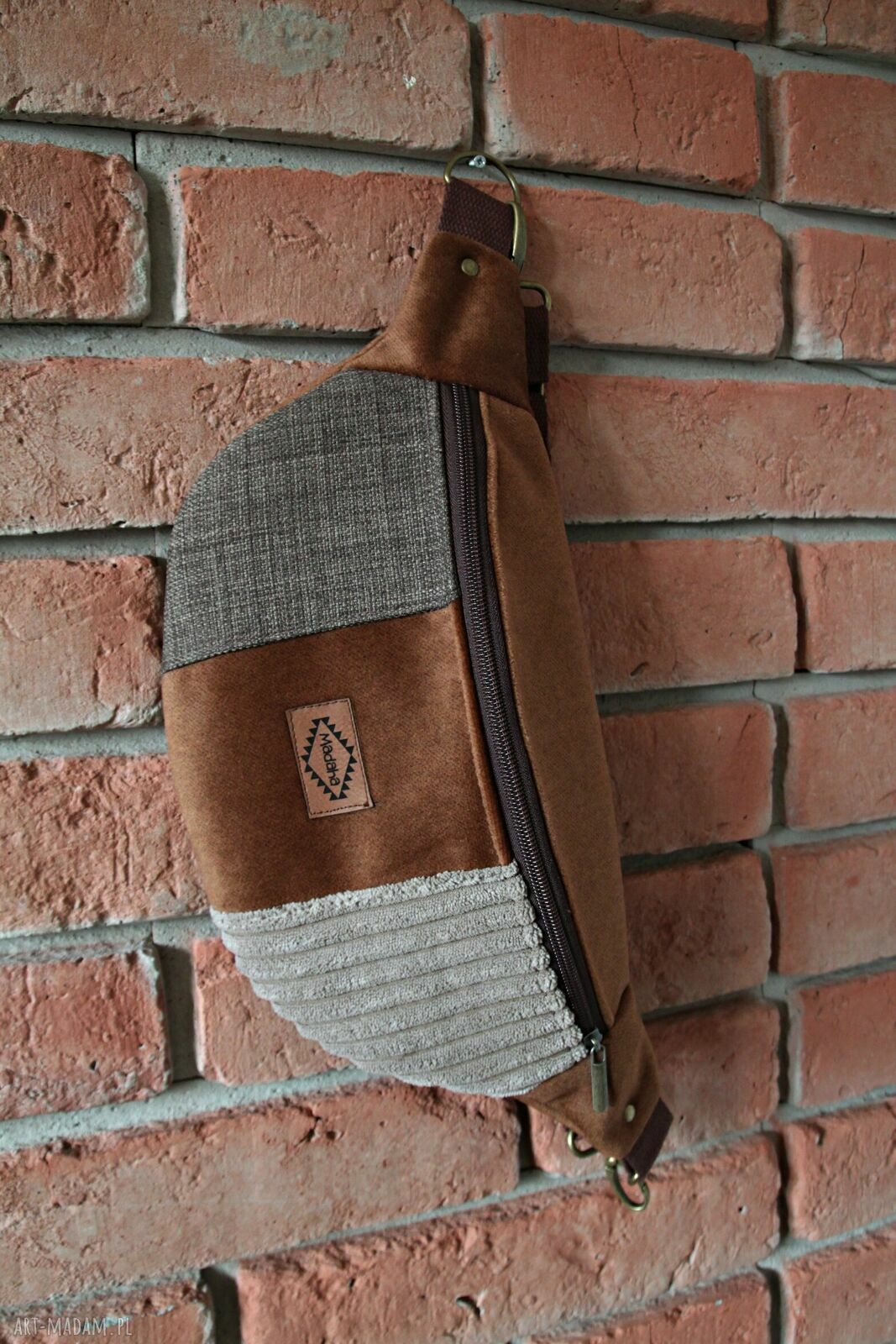 Brązowa nerka patchworkowa - saszetka z tkaniny tapicerskiej handmade