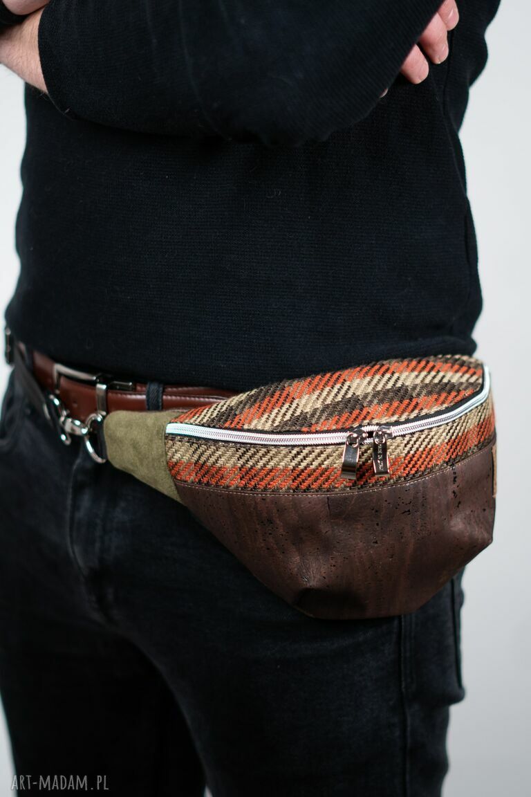 Brązowa saszetka nerka z tkaniny korkowej KORKOWY ZAWRÓT GŁOWY (handmade, unisex)