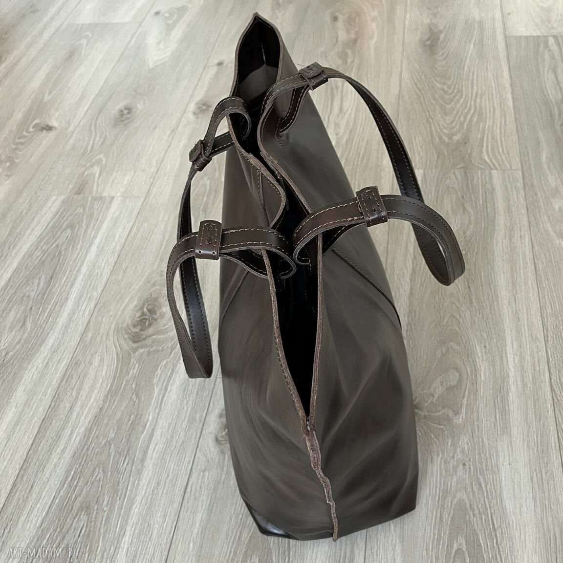 na ramię: Brązowa torba shopperka ze skóry na ramię. hand made