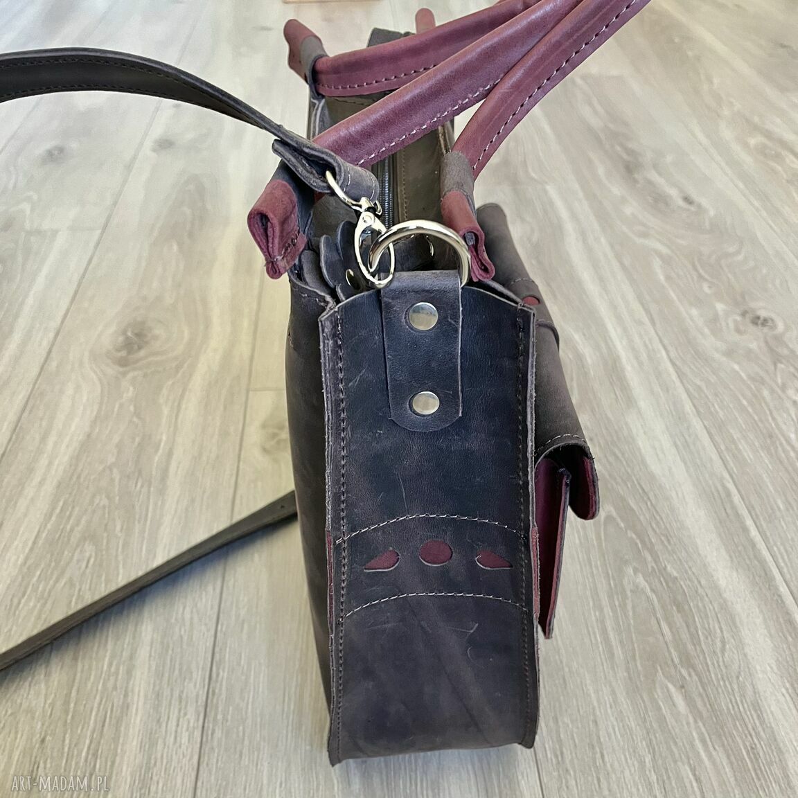 na ramię: Brązowa torebka skórzana na ramię. Ręczne wykonanie