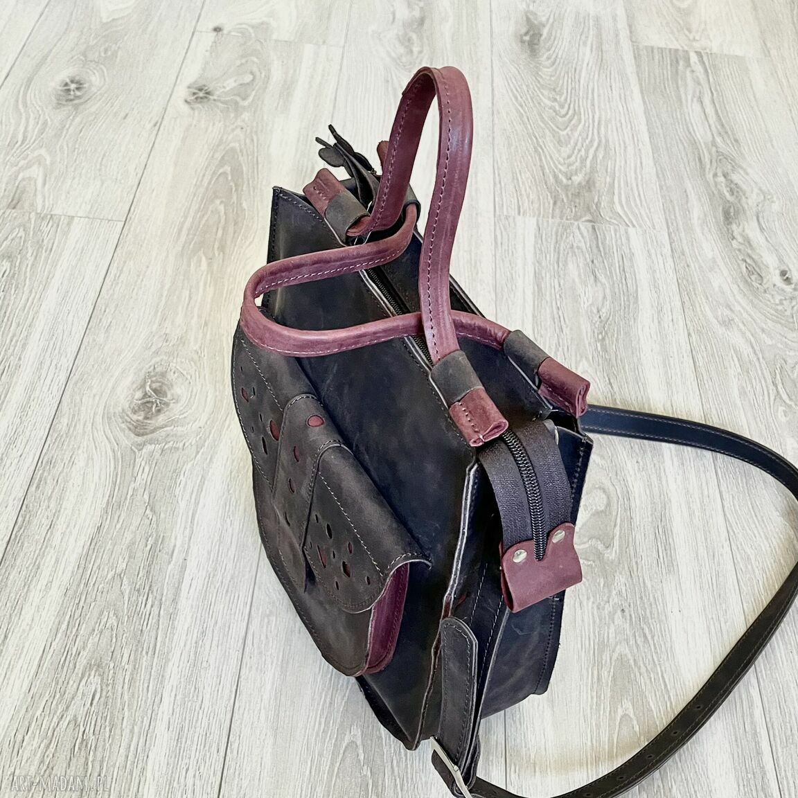 na ramię: Brązowa torebka skórzana na ramię. Ręczne wykonanie