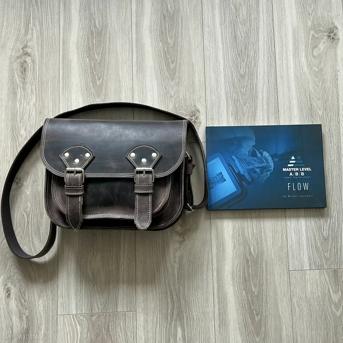 na ramię: Brązowa torebka ze skóry na ramię w stylu Vintage. ręcznie wykonane