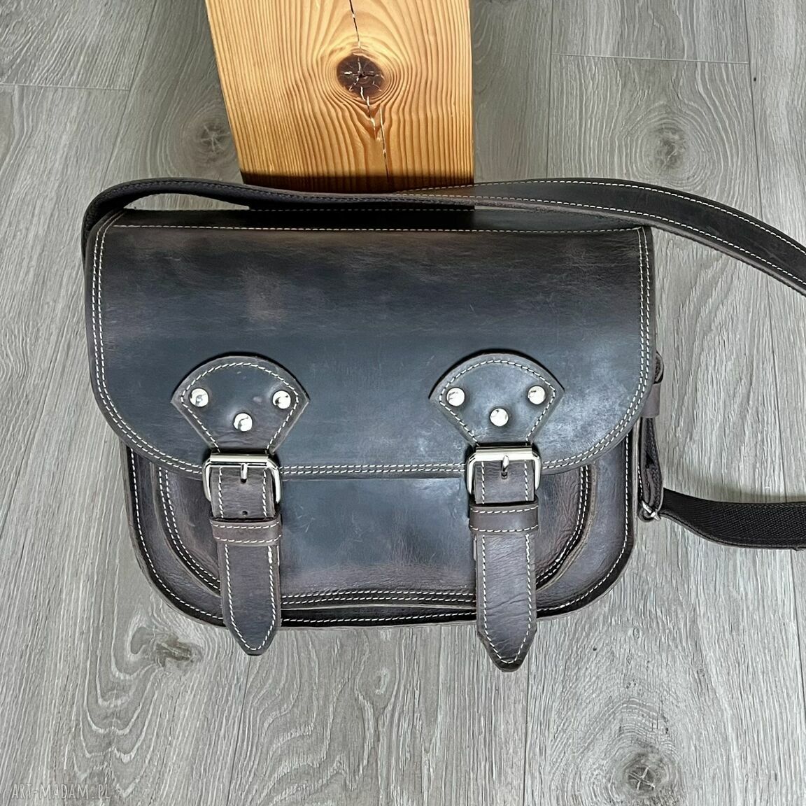 na ramię: Brązowa torebka ze skóry na ramię w stylu Vintage. ręcznie wykonane