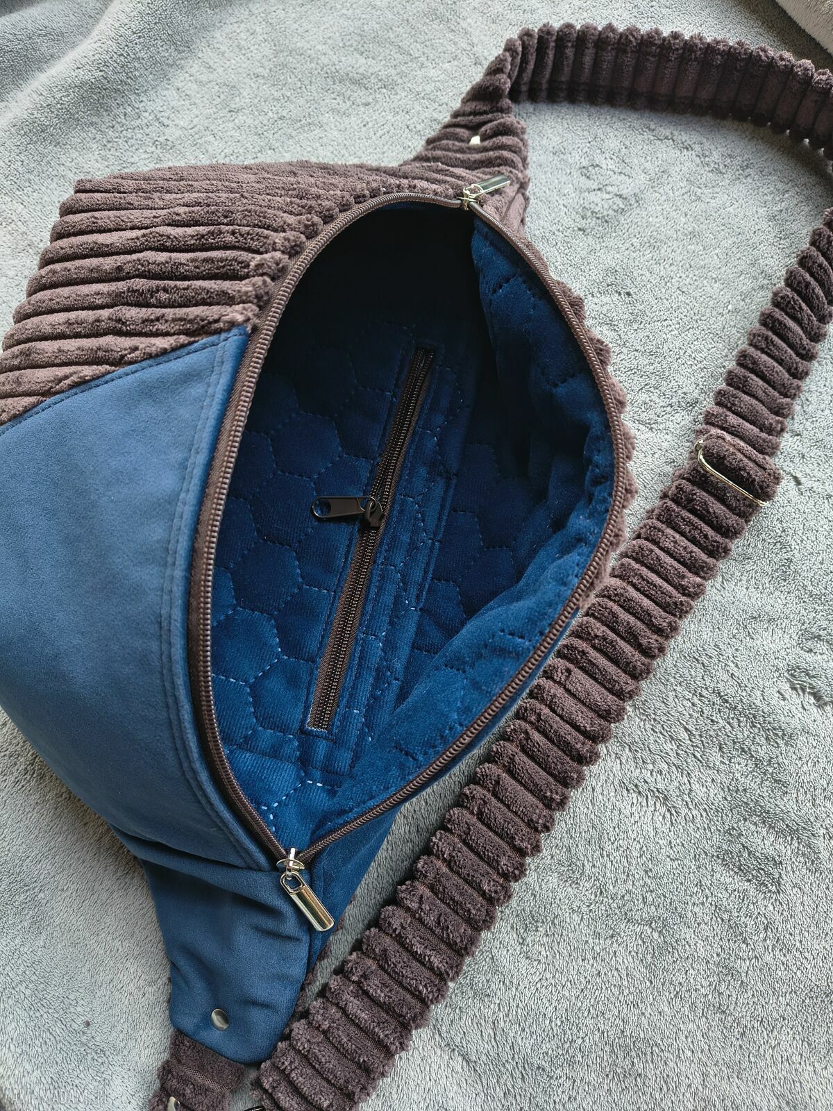 Ręcznie robiona nerka damska - praktyczna saszetka handmade