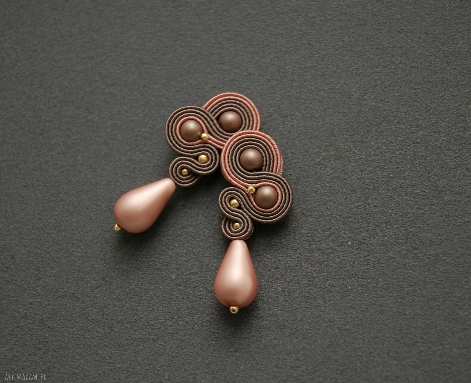 Brązowo-różowe klipsy sutasz - eleganckie wiszące handmade