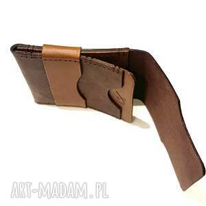 brązowy portfel skórzany z klapką ręcznie uszyty na karty
