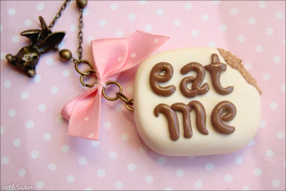 "Breloczek EAT ME"