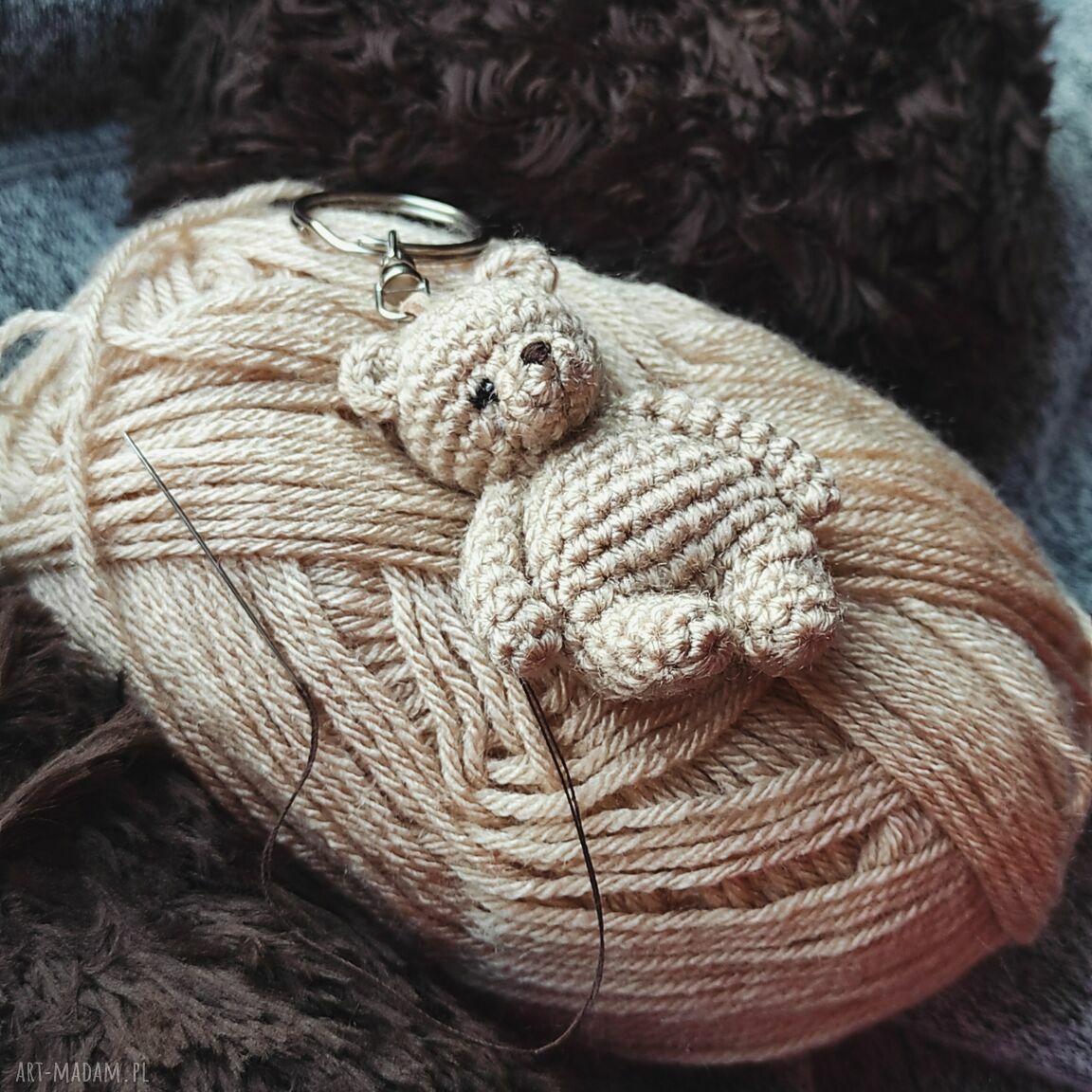 Breloczek Miś z haftem imienia i kokardką - handmade
