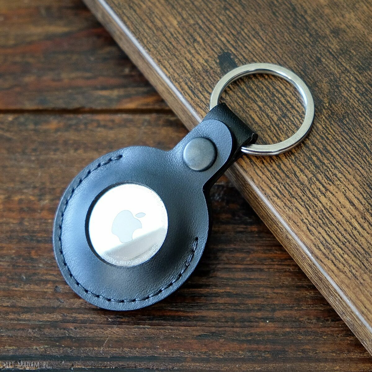 Personalizowany czarny skórzany brelok do Apple AirTag - ręcznie szyty z włoskiej skóry Koala