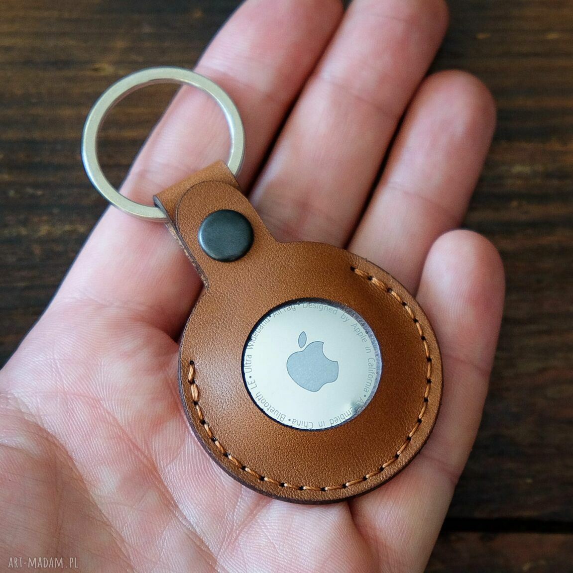 Skórzany brelok do Apple AirTag - jasny brąz ze skóry Koala, personalizowany