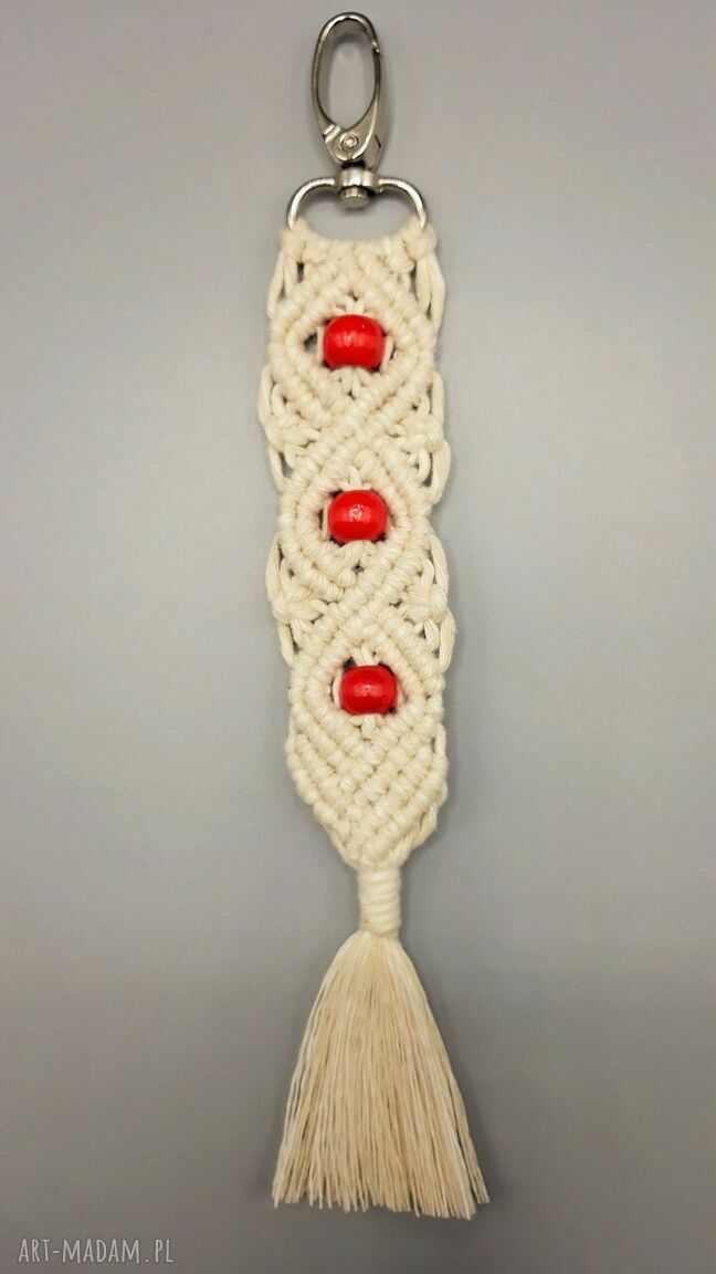 Brelok boho „Czerwony Koralik#1” - zawieszka do plecaka, kluczy i torebki