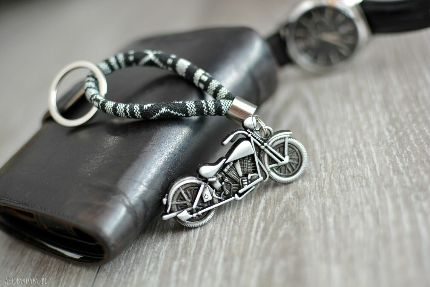 Brelok do kluczy boho Motocykl - ręcznie szyty Beezoo