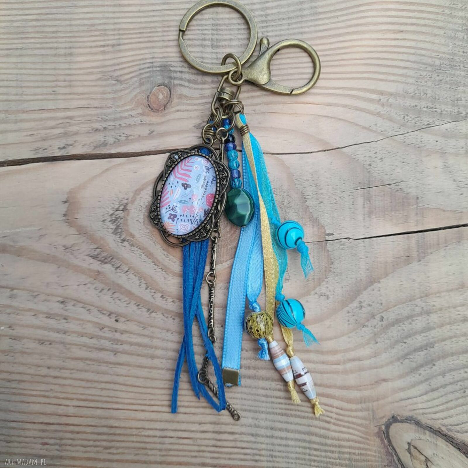 Brelok do kluczy w stylu boho z kaboszonem Meadow Breeze