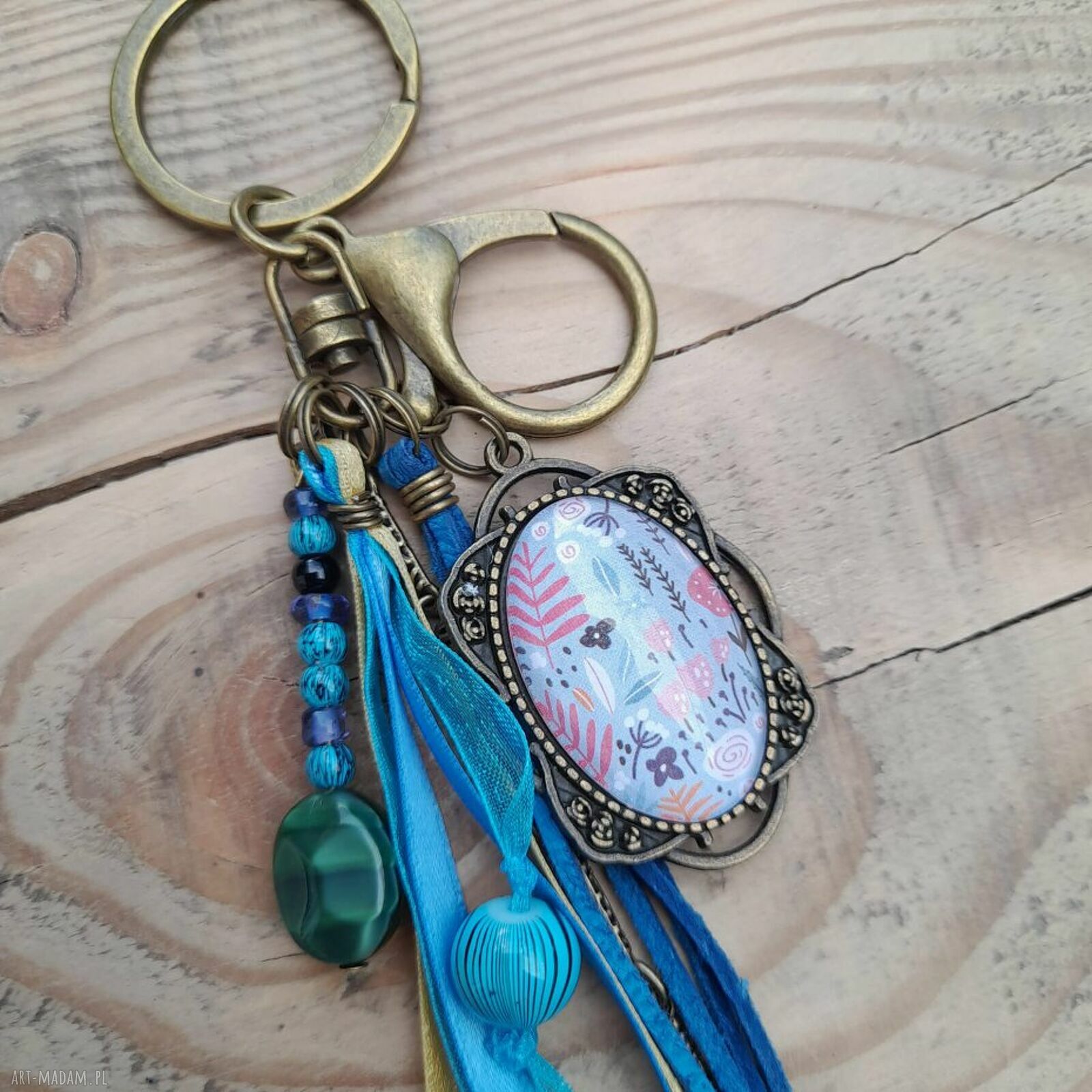 Brelok do kluczy w stylu boho z kaboszonem Meadow Breeze