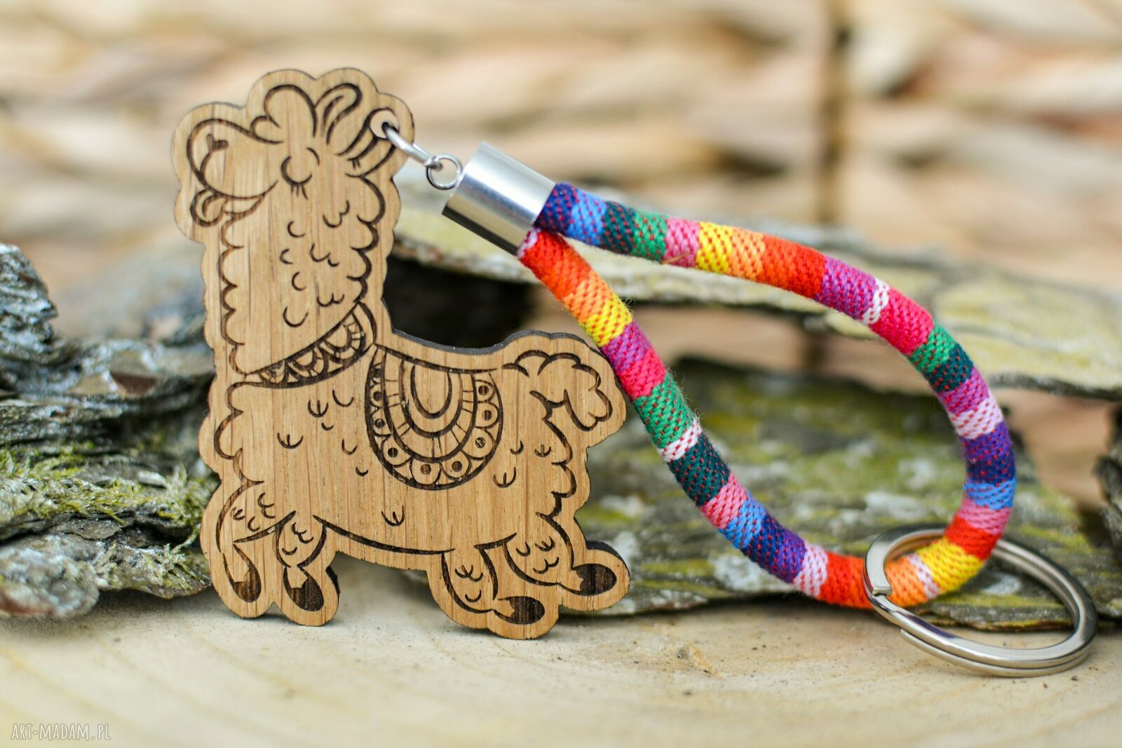 Brelok do kluczy Boho Lama Happy - ręcznie robiony z drewna dębowego