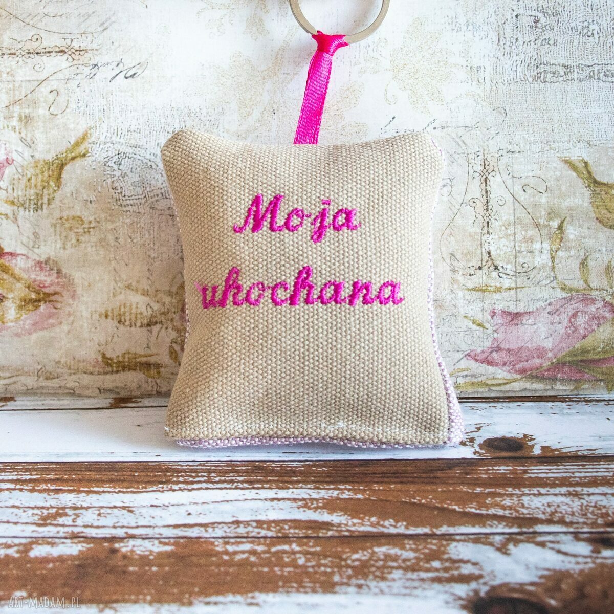 Brelok haftowany "Moja ukochana" - zawieszka do kluczy i plecaka