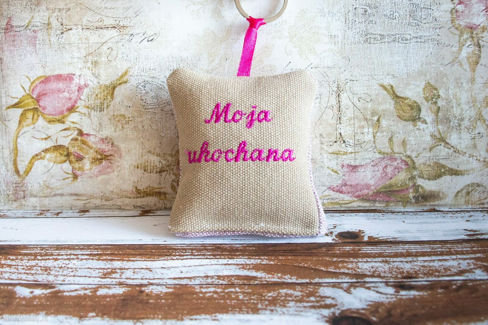 Brelok haftowany "Moja ukochana" - zawieszka do kluczy i plecaka
