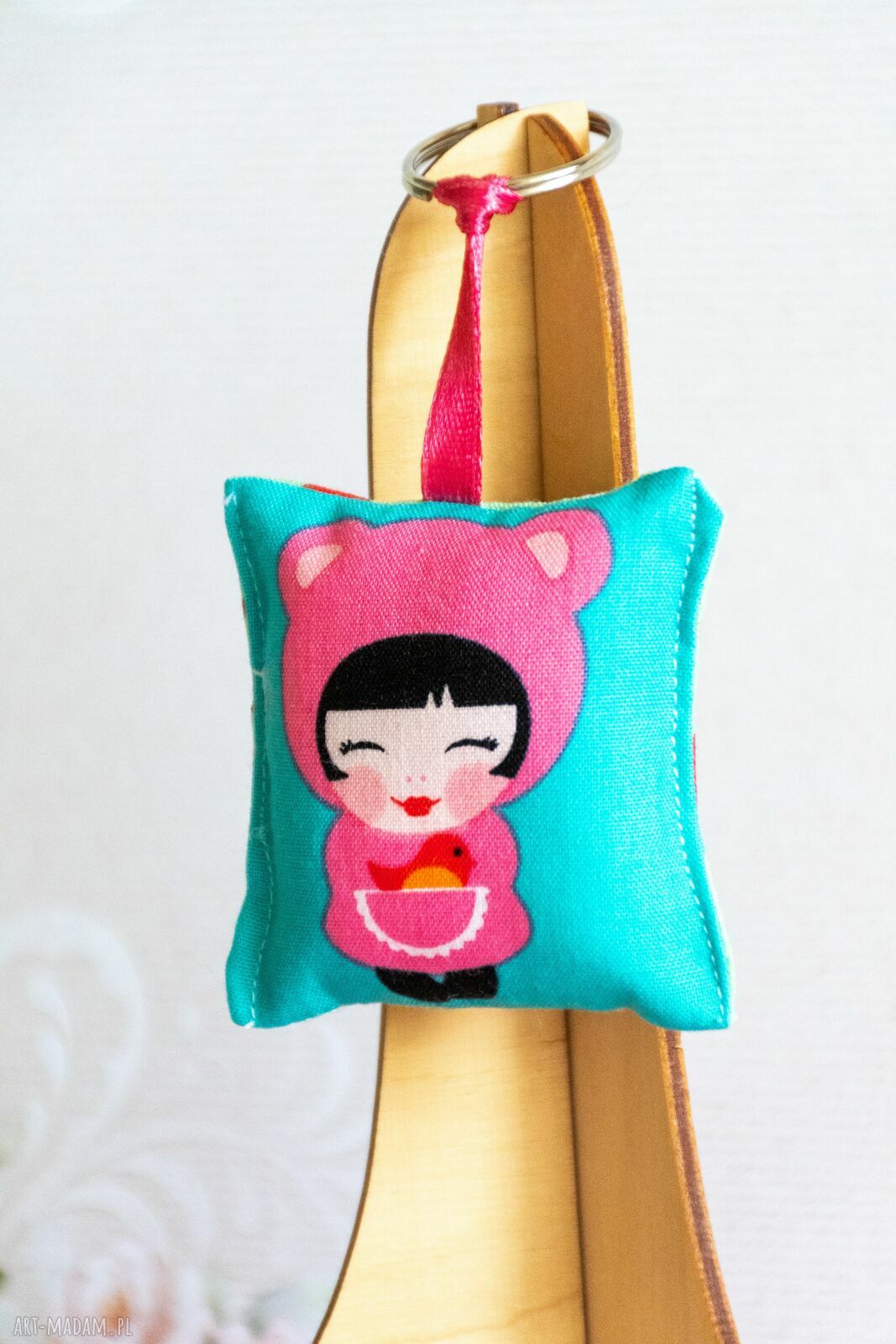 Ręcznie szyty brelok Japonka Kokeshi nr 6 do plecaka i kluczy