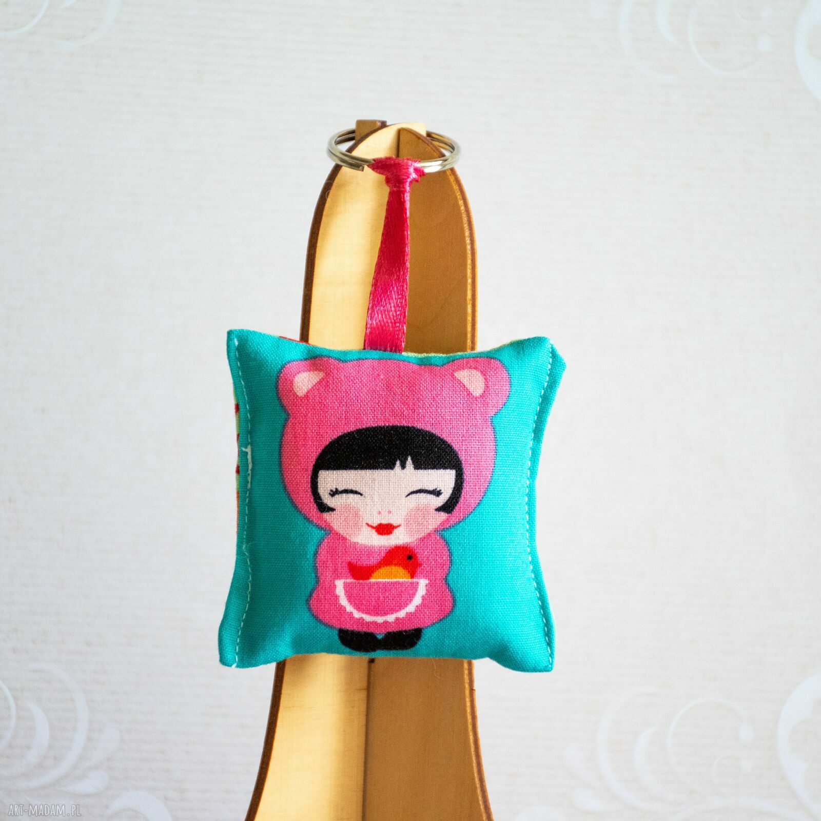 Ręcznie szyty brelok Japonka Kokeshi nr 6 do plecaka i kluczy