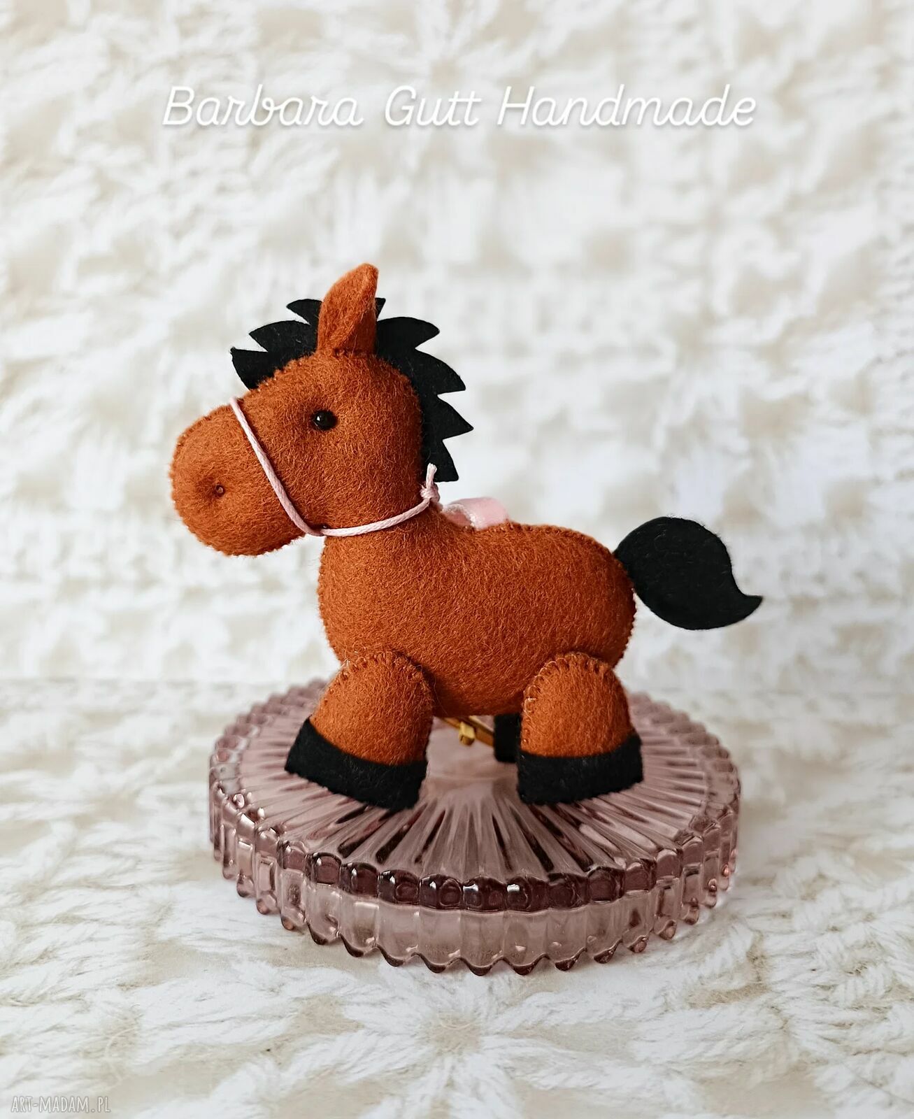 Brązowy konik - brelok z filcu na prezent