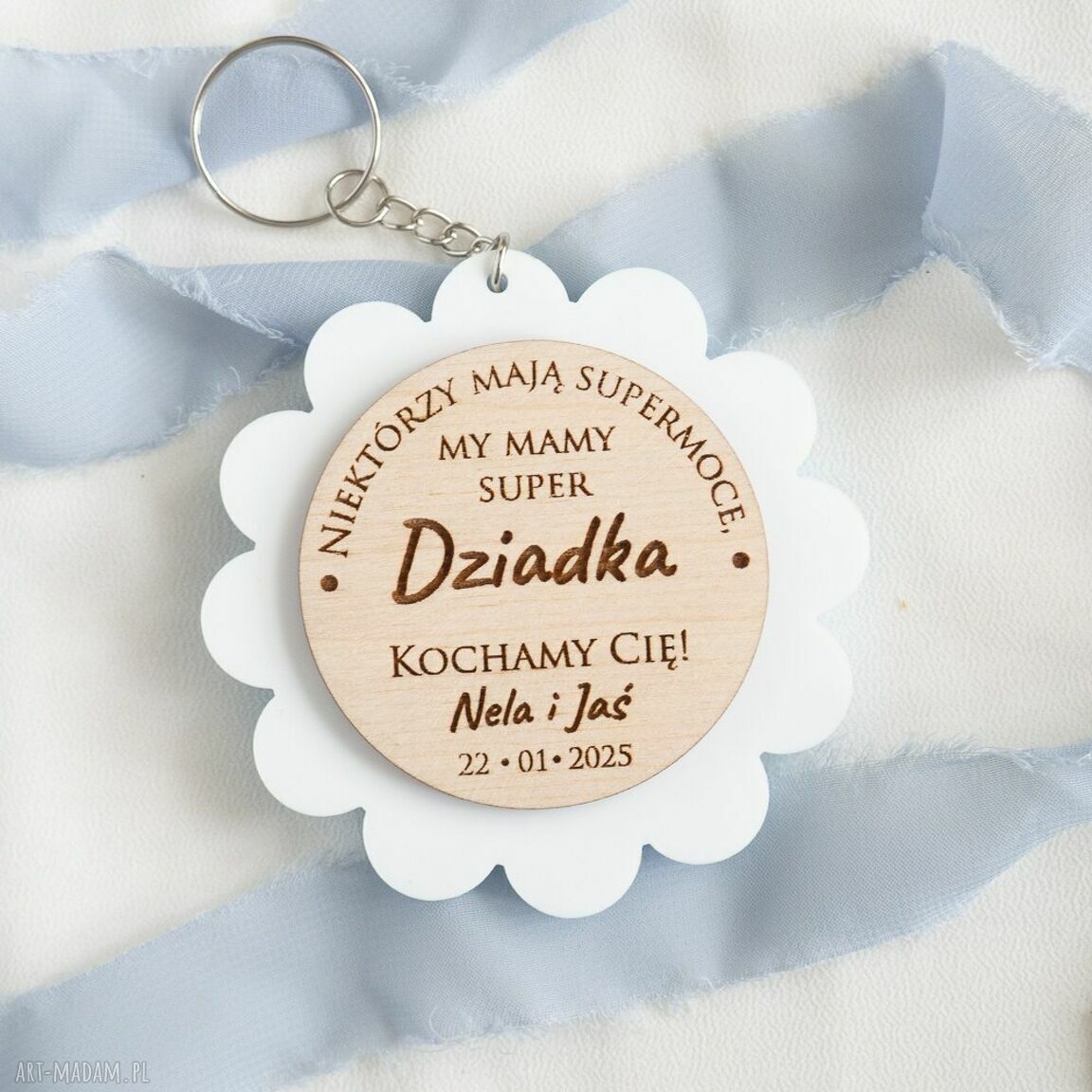Brelok stokrotka z personalizowanym tekstem