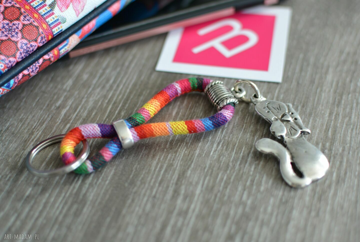Brelok boho rainbow z kotem do kluczy