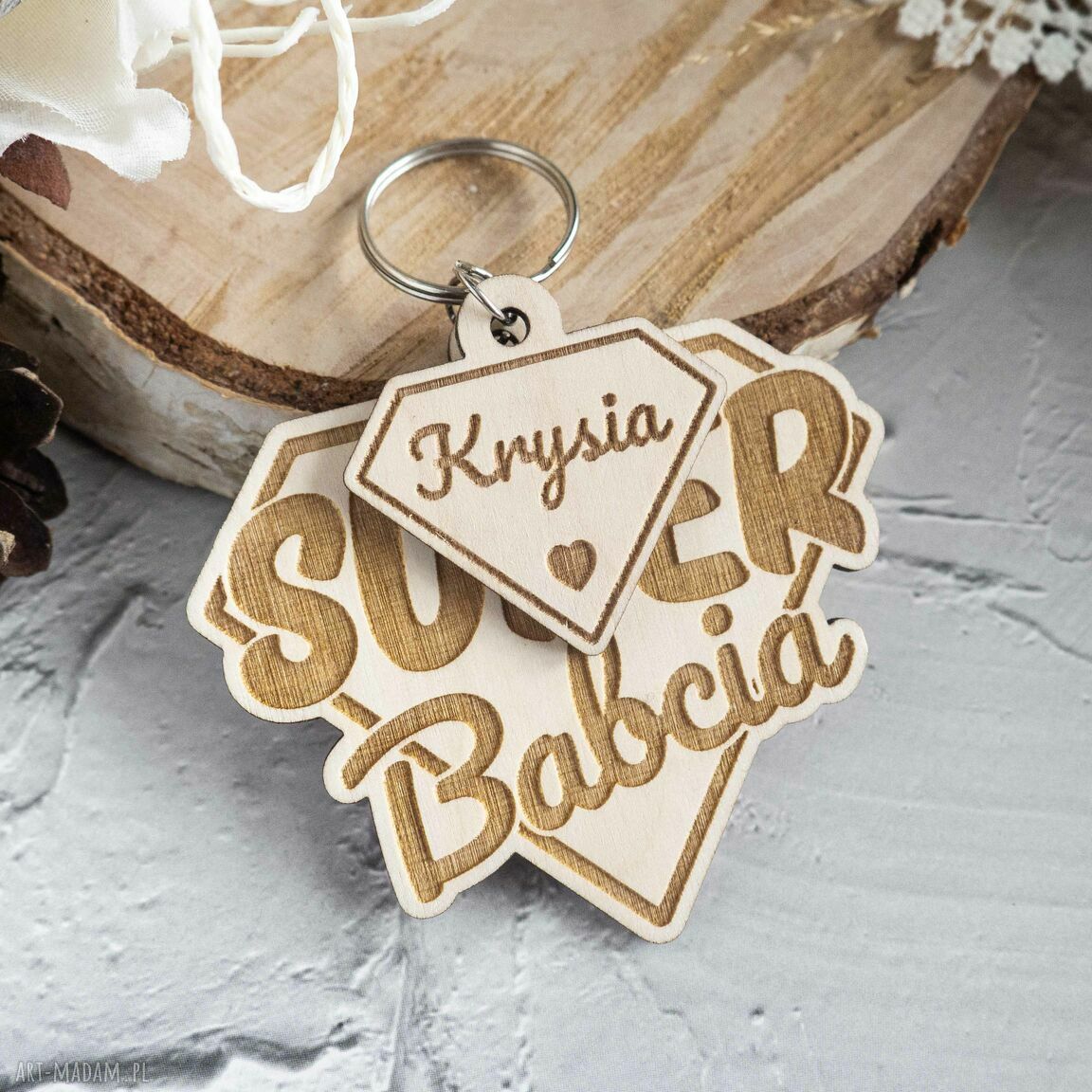 Brelok super babcia z imieniem - biała konwalia