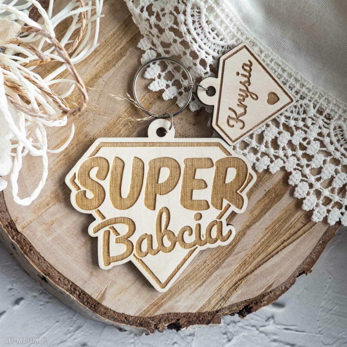 Brelok super babcia z imieniem - biała konwalia