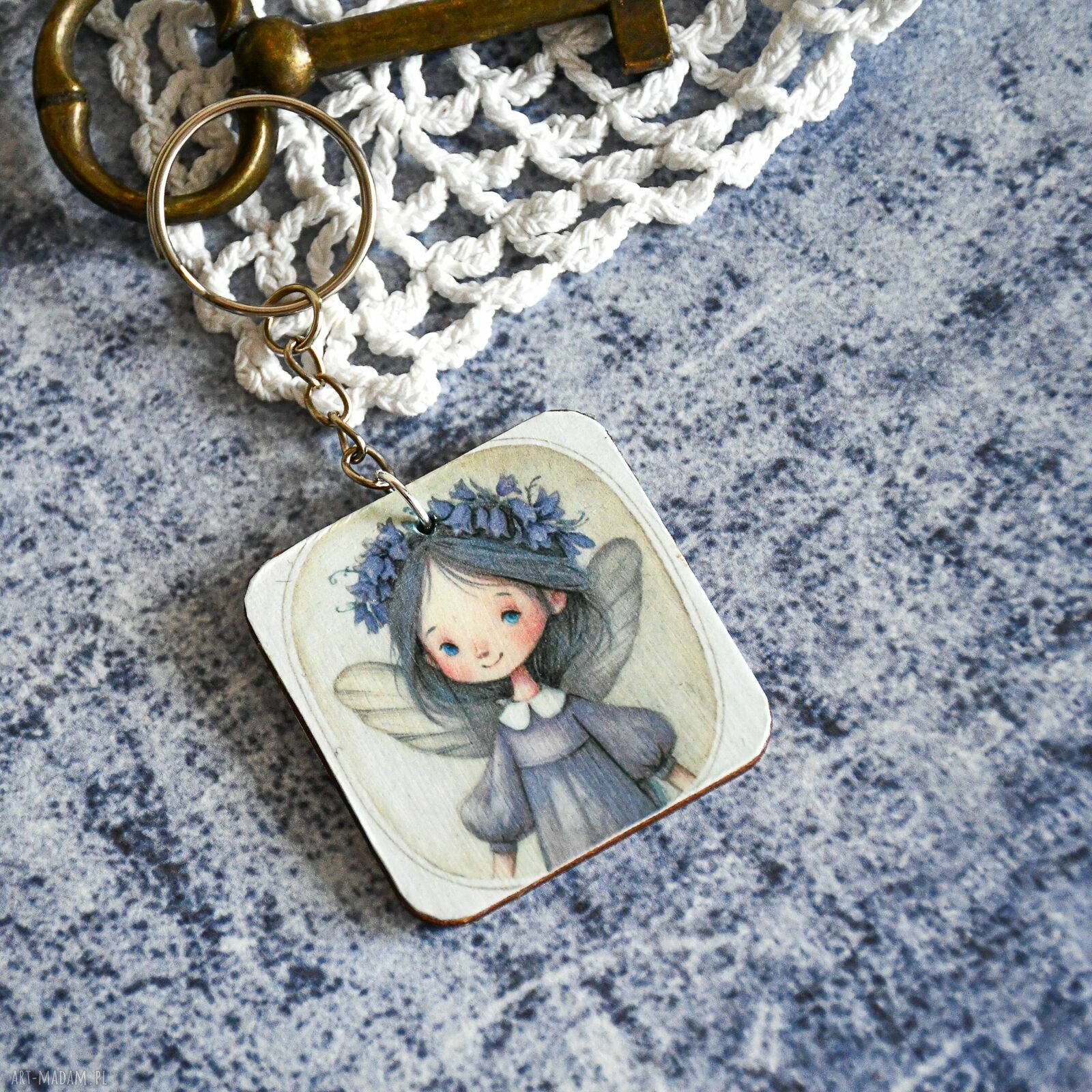 Brelok do kluczy Wróżka Flora - drewniana zawieszka handmade